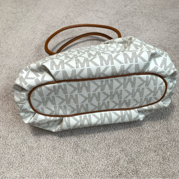 Michael Kors Signature Ring Tote East West Vanilla / Brown Leather Shoulder Bag - Picture 13 of 15